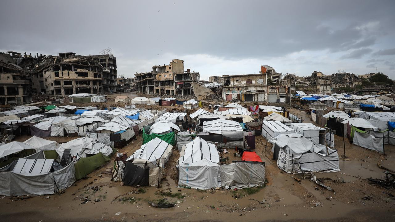 Gazze'de insani kriz derinleşiyor: Can kaybı 70 bine yaklaştı