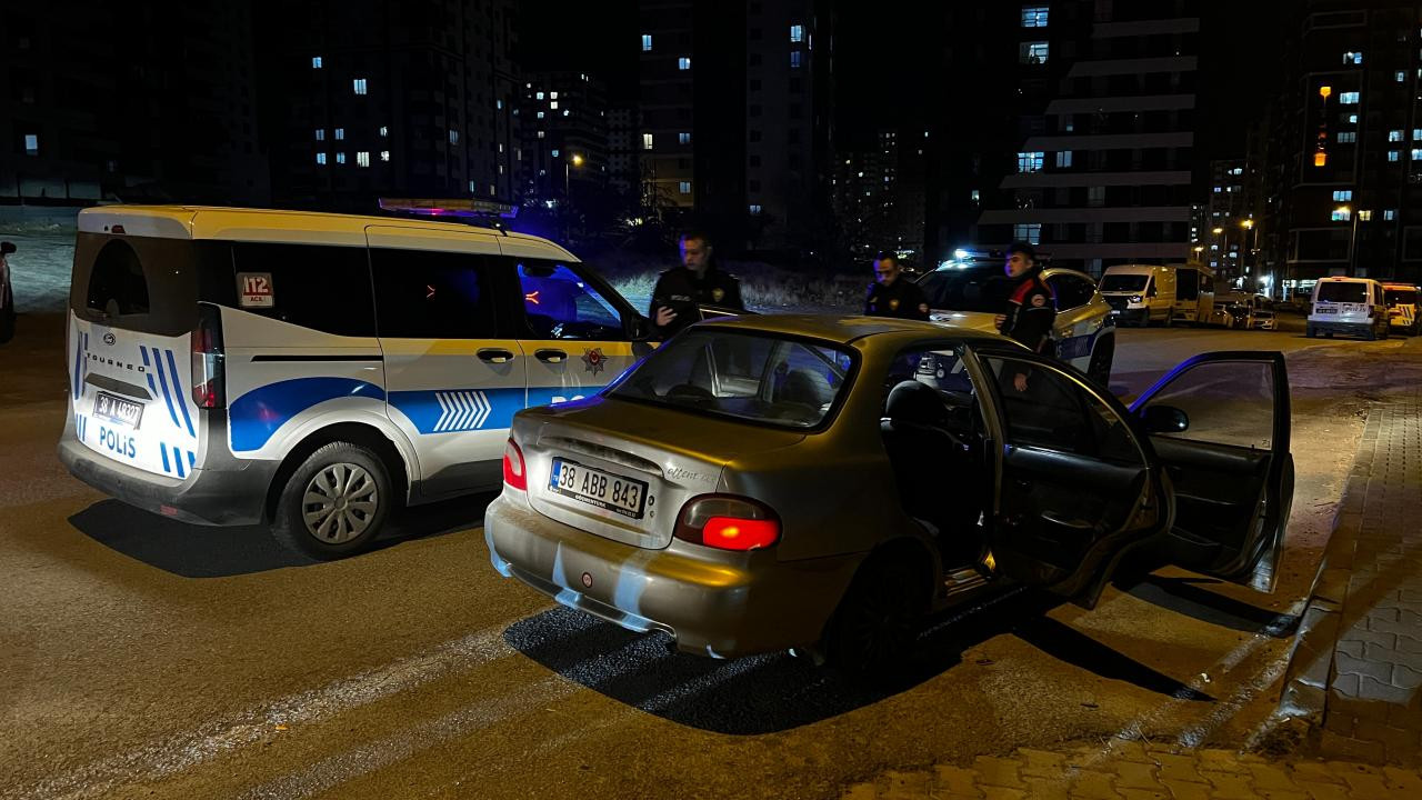 Polise çarpıp kaçan sürücü tutuklandı