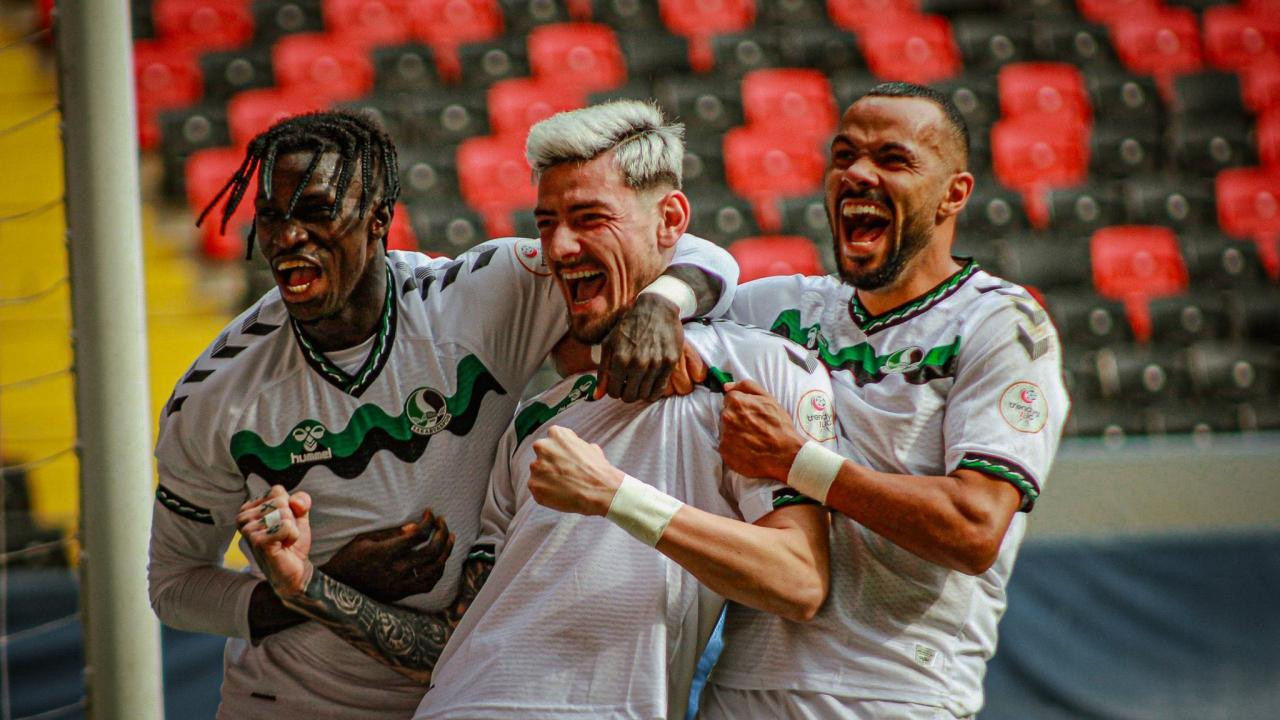 Sakaryaspor deplasmanda galip!